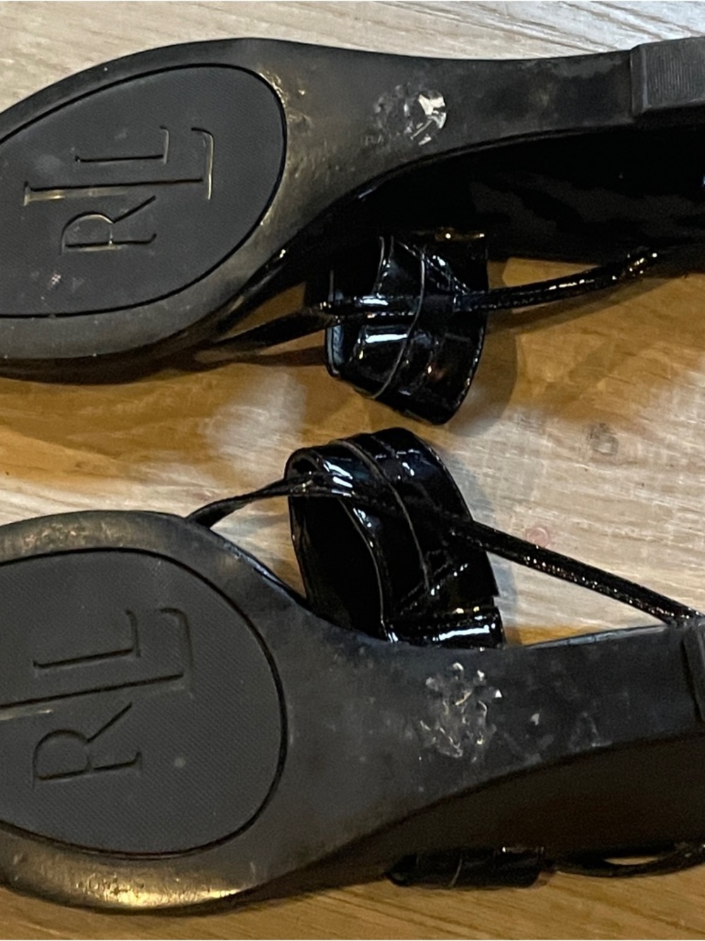 Lauren Ralph Lauren Black Patent Thong Sandals with RL Medallion - Picture 5 of 6